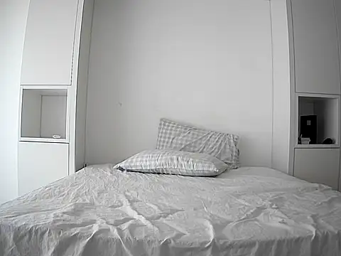 beabeaaok online show from October 15, 2025, 4:37 pm