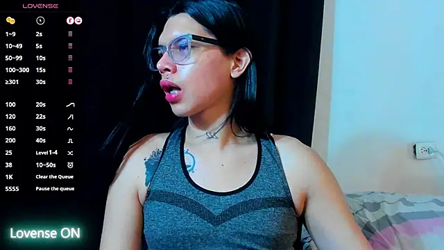Samantha Rusell online show from June 12, 2026, 7:11 pm