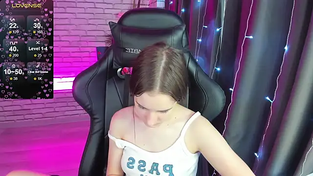 Snapshot of Tonya_Gray chatting on December 20, 2024, 4:31 am Tonya Gray online show from December 20, 2024, 4:31 am