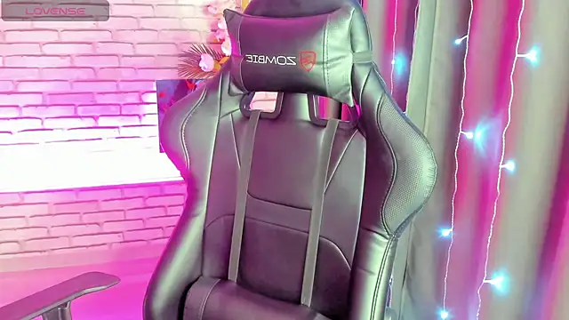 Snapshot of Tonya_Gray chatting on December 21, 2024, 5:47 am Tonya Gray online show from December 21, 2024, 5:47 am