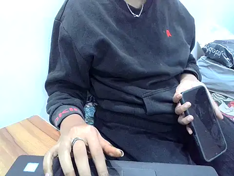 DOLL CUTY online show from November 11, 2025, 4:24 pm