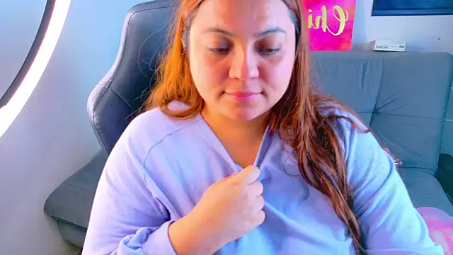 Snapshot of Rebeca_charme21 chatting on May 10, 2026, 2:52 pm Rebeca charme21 online show from May 10, 2026, 2:52 pm