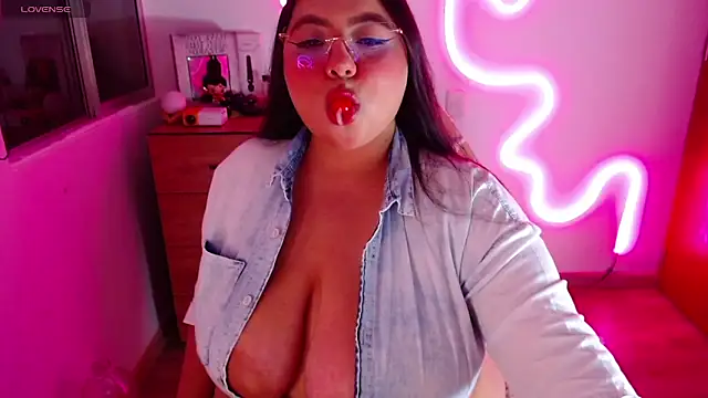 Snapshot of Rebeca_charme21 chatting on January 19, 2025, 5:15 am Rebeca charme21 online show from January 19, 2025, 5:15 am