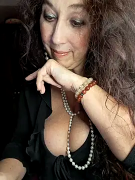 Snapshot of GypsyEsmeralda chatting on November 1, 2025, 5:29 pm GypsyEsmeralda online show from November 1, 2025, 5:29 pm