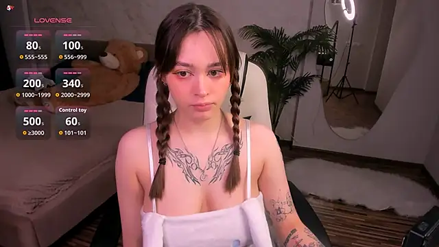 Snapshot of BadScarlet1 chatting on December 3, 2025, 1:32 pm BadScarlet1 online show from December 3, 2025, 1:32 pm