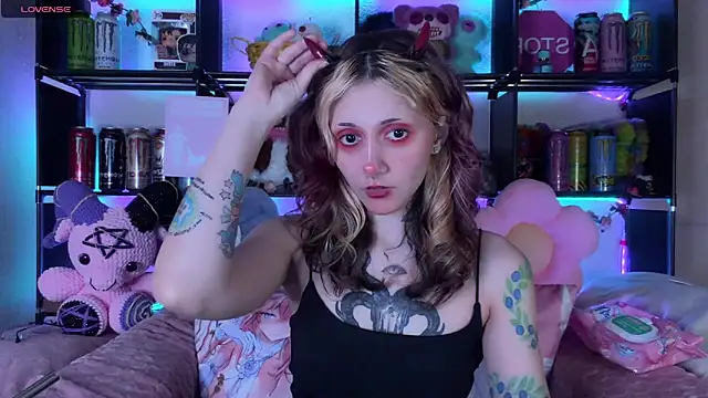 Snapshot of _Devill_Baby chatting on May 28, 2026, 6:25 pm Devill Baby online show from May 28, 2026, 6:25 pm