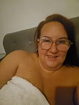 Snapshot of Bekahblows chatting on October 6, 2025, 9:48 pm Bekahblows online show from October 6, 2025, 9:48 pm