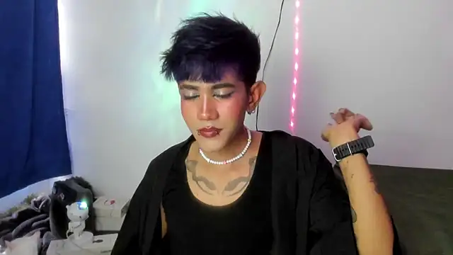 andrew uwu  online show from October 11, 2025, 7:59 pm