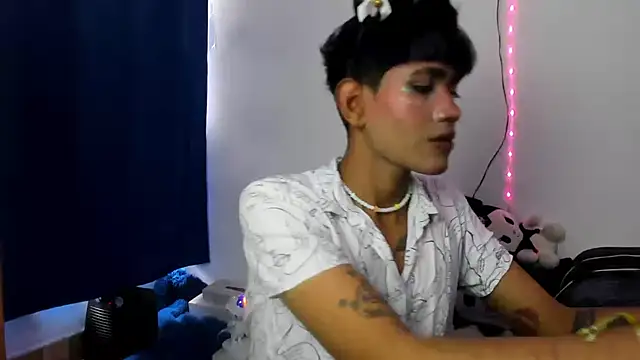 andrew uwu  online show from October 7, 2025, 6:42 pm