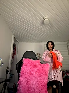 Snapshot of Anily_Lovely chatting on December 4, 2025, 12:31 am Anily Lovely online show from December 4, 2025, 12:31 am