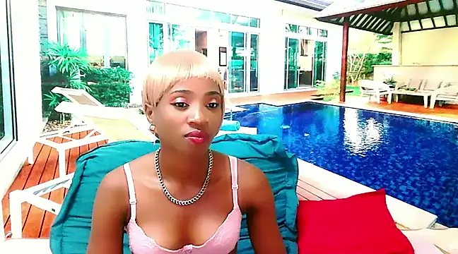 Snapshot of EbonyCreamy69 chatting on February 13, 2025, 12:35 am EbonyCreamy69 online show from February 13, 2025, 12:35 am