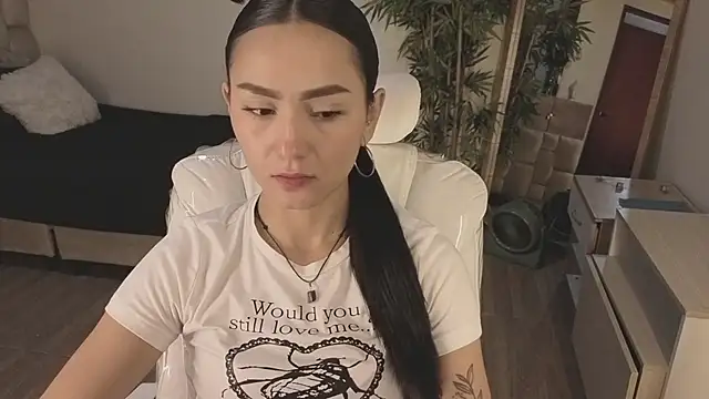 Amy Kiitty  online show from May 10, 2026, 1:46 pm