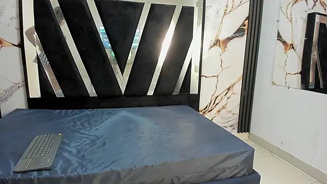 KarinaSimonz online show from November 15, 2025, 7:40 pm