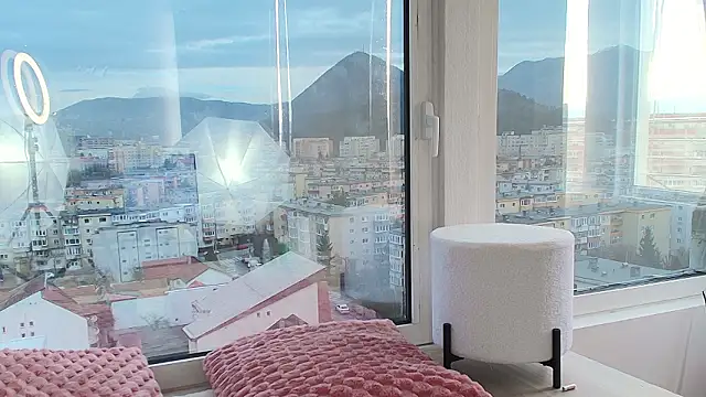 Lorennameliyy online show from February 10, 2026, 7:18 am