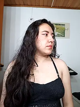 Emi chik online show from January 14, 2026, 10:41 am