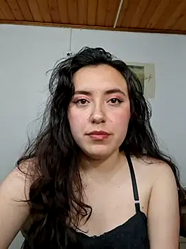 Snapshot of Emi_chik chatting on August 6, 2026, 4:18 am Emi chik online show from August 6, 2026, 4:18 am