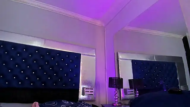 Eyleen Santos online show from December 13, 2025, 8:04 pm