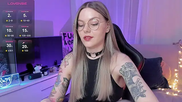 Marta May  online show from October 8, 2025, 6:19 pm