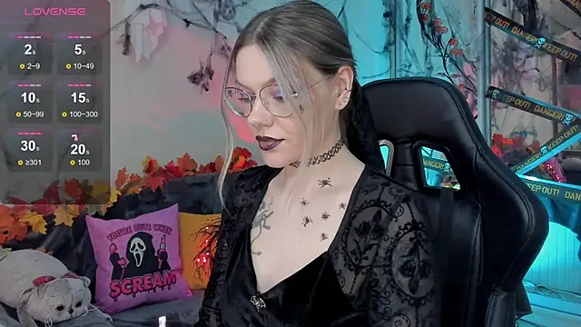 Marta May  online show from October 24, 2025, 4:39 pm