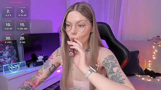 Marta May  online show from October 10, 2025, 5:25 pm