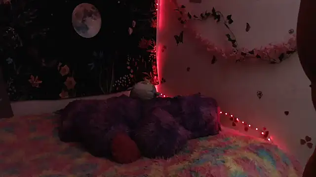 Snapshot of Emillyy_m chatting on April 6, 2026, 10:55 pm Emillyy m online show from April 6, 2026, 10:55 pm