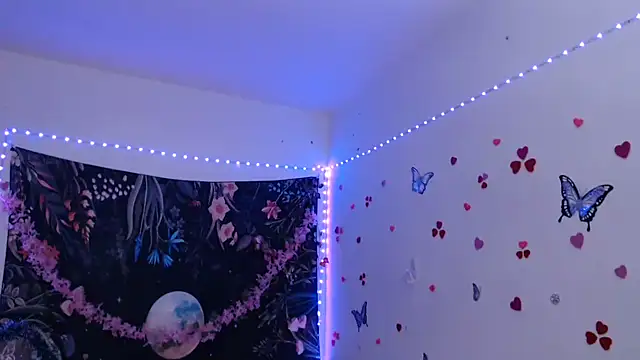 Snapshot of Emillyy_m chatting on September 8, 2025, 8:41 pm Emillyy m online show from September 8, 2025, 8:41 pm