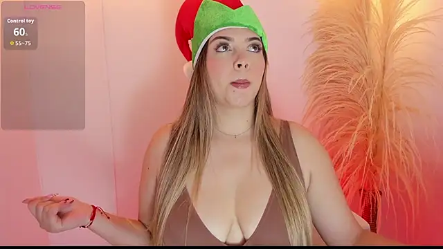 Snapshot of thaliafox_ chatting on December 15, 2025, 4:46 pm thaliafox online show from December 15, 2025, 4:46 pm