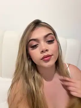 Snapshot of thaliafox_ chatting on March 20, 2025, 4:51 am thaliafox online show from March 20, 2025, 4:51 am