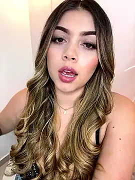 Snapshot of thaliafox_ chatting on December 2, 2024, 8:17 pm thaliafox online show from December 2, 2024, 8:17 pm