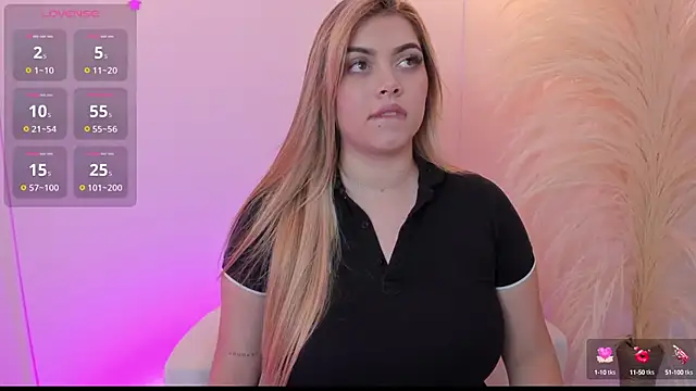 Snapshot of thaliafox_ chatting on March 15, 2025, 7:42 am thaliafox online show from March 15, 2025, 7:42 am