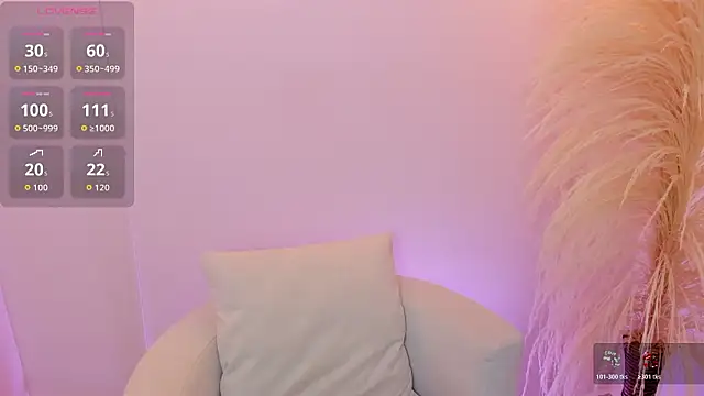 thaliafox  online show from March 23, 2026, 6:41 pm