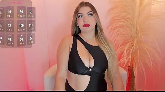 Snapshot of thaliafox_ chatting on October 1, 2025, 9:51 pm thaliafox online show from October 1, 2025, 9:51 pm