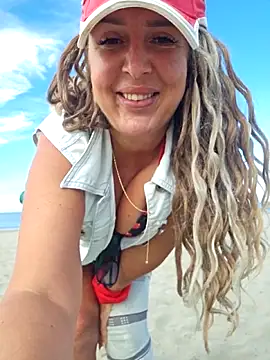 Snapshot of MariaRichi_ chatting on September 26, 2025, 7:37 am MariaRichi  online show from September 26, 2025, 7:37 am