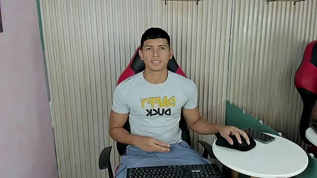 Snapshot of yei-sant chatting on November 7, 2025, 2:49 am yei-sant online show from November 7, 2025, 2:49 am