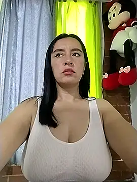 hailey85 online show from April 22, 2026, 9:32 pm