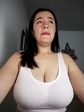 hailey85 online show from April 23, 2026, 11:28 pm