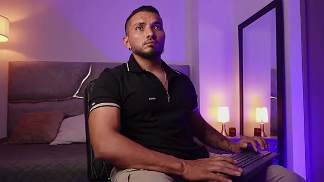 maximusclark1 online show from April 19, 2026, 4:24 am