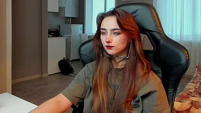 Snapshot of SilverDream chatting on February 9, 2025, 4:57 am SilverDream online show from February 9, 2025, 4:57 am