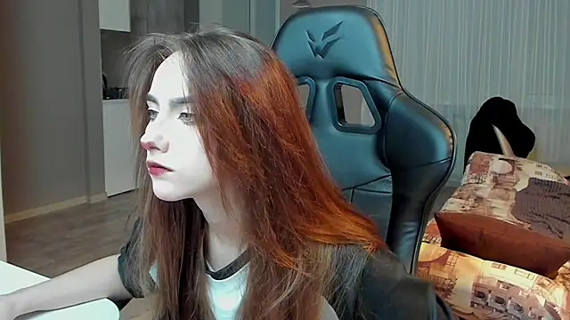 Snapshot of SilverDream chatting on February 18, 2025, 9:31 pm SilverDream online show from February 18, 2025, 9:31 pm