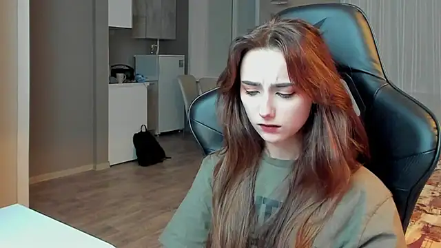 Snapshot of SilverDream chatting on February 9, 2025, 1:55 am SilverDream online show from February 9, 2025, 1:55 am