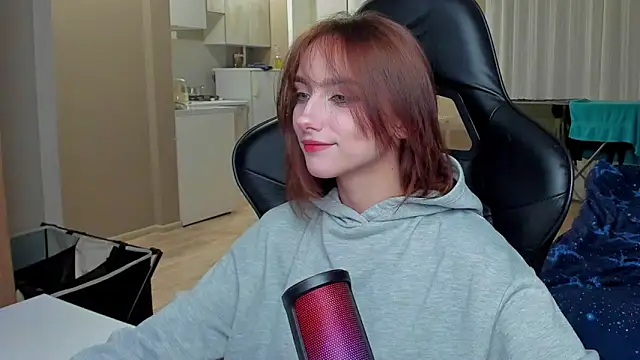 Snapshot of SilverDream chatting on October 2, 2025, 10:02 pm SilverDream online show from October 2, 2025, 10:02 pm