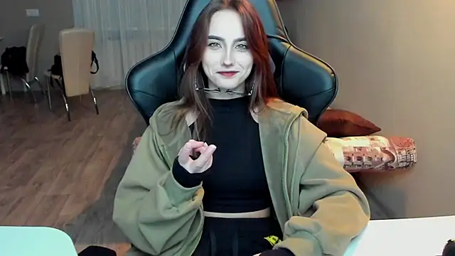 Snapshot of SilverDream chatting on February 4, 2025, 4:29 pm SilverDream online show from February 4, 2025, 4:29 pm