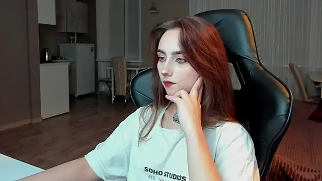 Snapshot of SilverDream chatting on February 25, 2025, 1:52 am SilverDream online show from February 25, 2025, 1:52 am