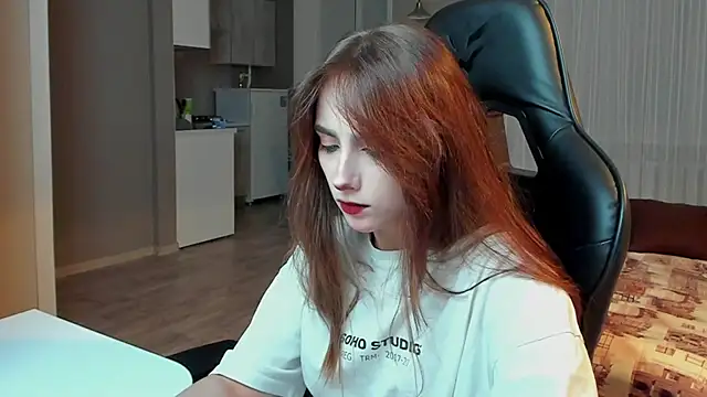 Snapshot of SilverDream chatting on February 11, 2025, 1:41 am SilverDream online show from February 11, 2025, 1:41 am