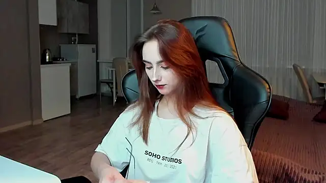 Snapshot of SilverDream chatting on February 24, 2025, 10:47 pm SilverDream online show from February 24, 2025, 10:47 pm