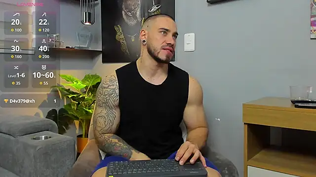 Snapshot of Giorgio-Leone chatting on December 3, 2025, 6:07 pm Giorgio-Leone online show from December 3, 2025, 6:07 pm