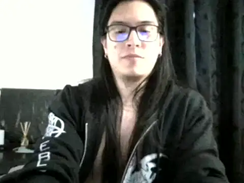 Snapshot of Pitton031 chatting on March 7, 2025, 11:05 pm Pitton031 online show from March 7, 2025, 11:05 pm