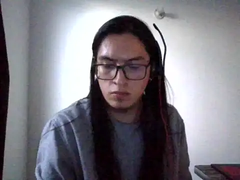 Snapshot of Pitton031 chatting on November 24, 2025, 10:43 pm Pitton031 online show from November 24, 2025, 10:43 pm