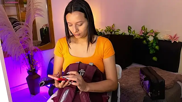 Snapshot of Hannah_williams1 chatting on December 3, 2025, 8:52 pm Hannah williams1 online show from December 3, 2025, 8:52 pm