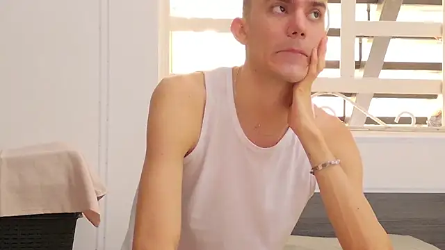 Snapshot of Alan_Real chatting on October 31, 2025, 4:47 pm Alan Real online show from October 31, 2025, 4:47 pm